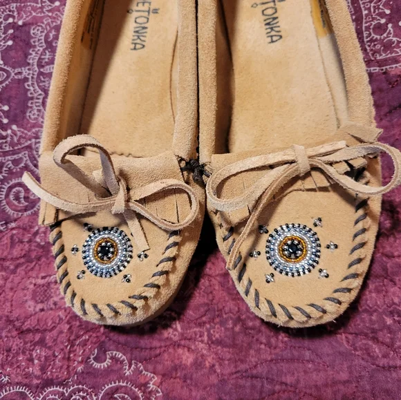 Minnetonka Moccasins, woman's size 7, tan suede, hand beaded. - Picture 2 of 8